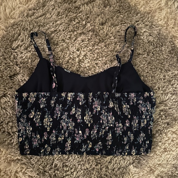 NWT- Navy floral crop tank, size small - Picture 2 of 2